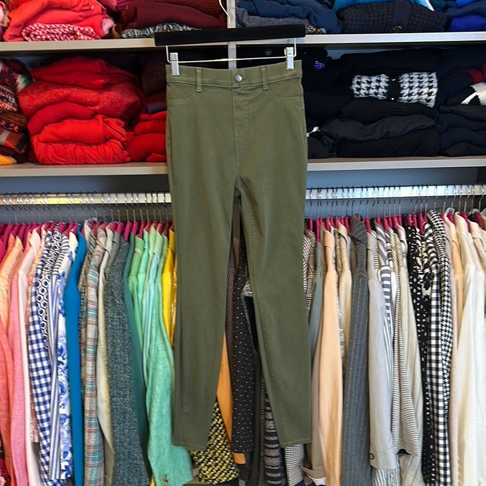 Time and Tru olive 2 pocket leggings size 0-2